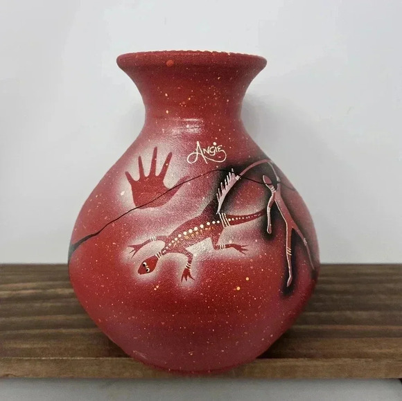 Handmade Australian Graphic Vase - Picture 3 of 6